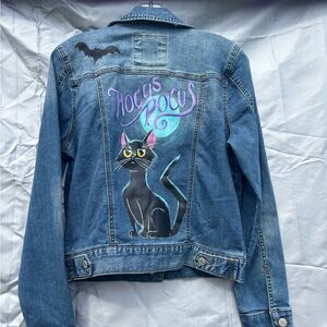 Custom hand-painted denim jacket. Fully washable. Hocus Pocus, Binx